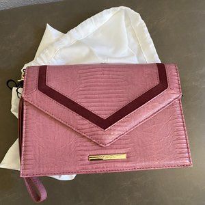 NWT Sara Clutch Rose Thornfield